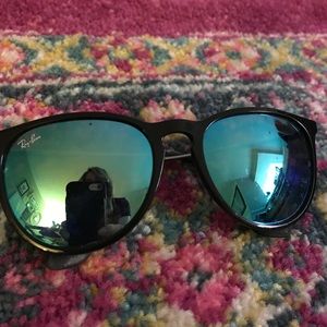 Blue mirrored Ray-Ban sunglasses. Erika style